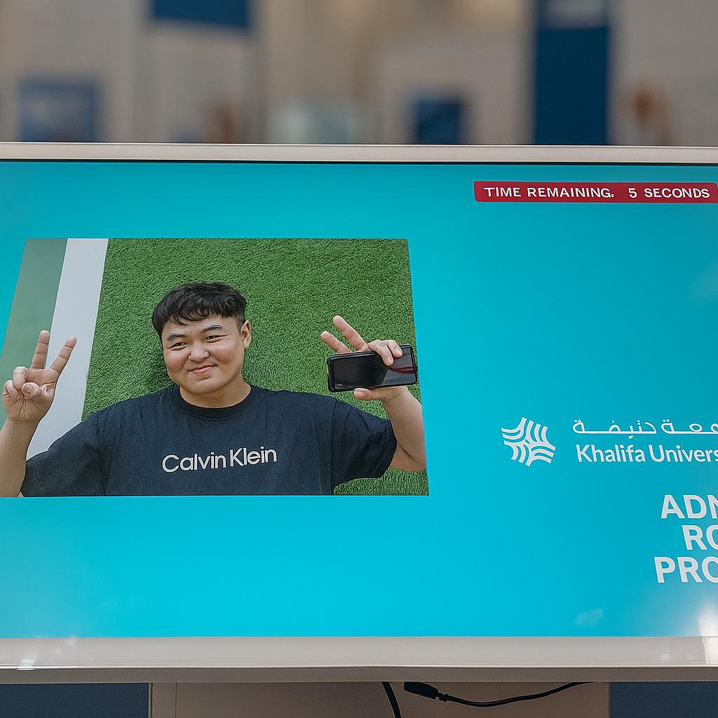 Guest solving a scrambled photo puzzle on a touchscreen at an event. Interactive image puzzle game rental for exhibitions, corporate events, and activations in Dubai.